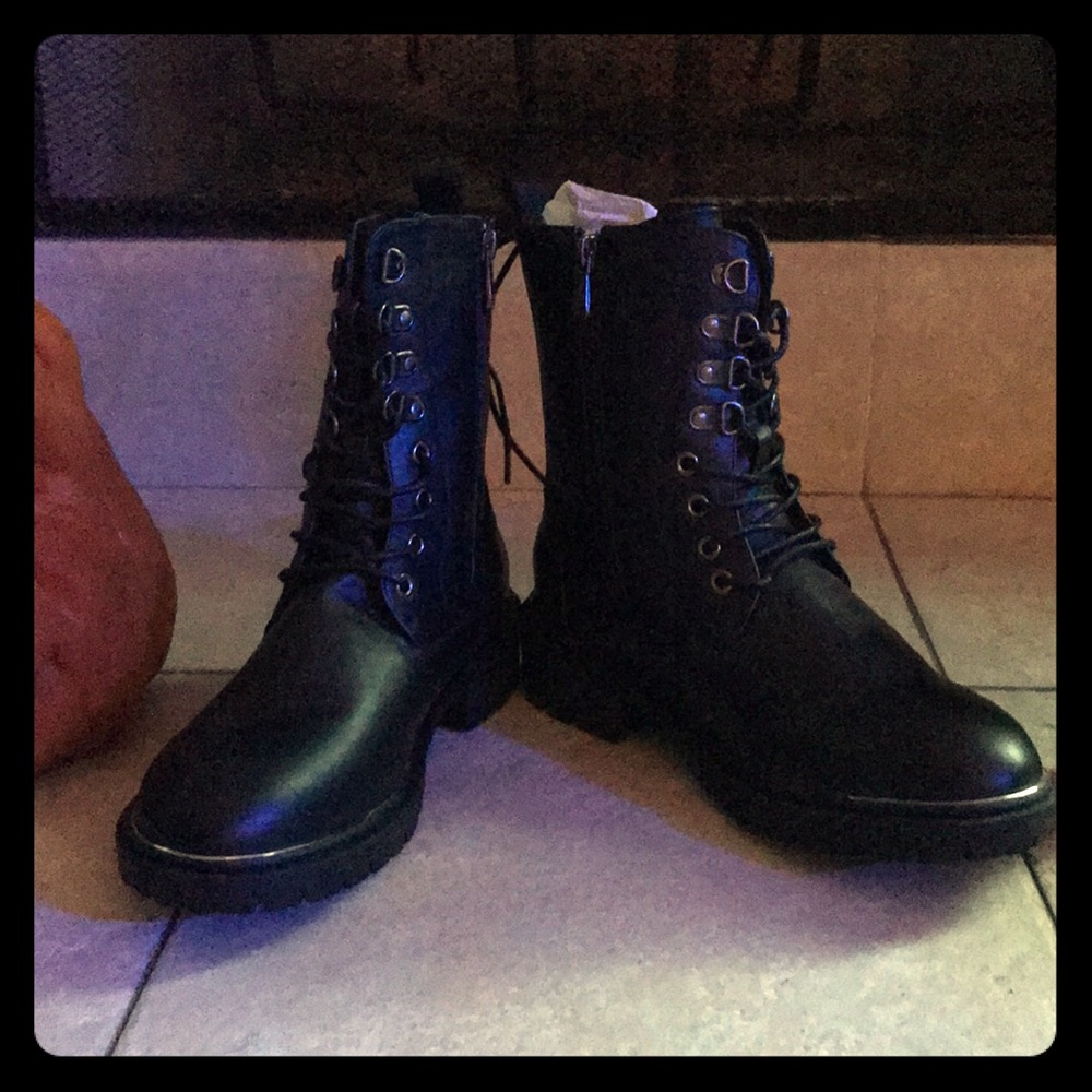 A pair of sz 8 Torrid boots